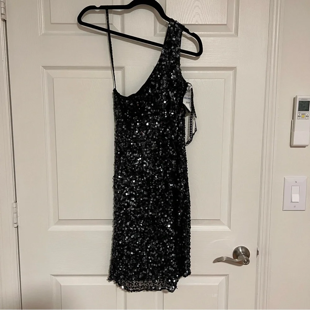 Pisarro Nights Black One-Shoulder Sequin Cocktail Dress Size 8 NWT - Picture 1 of 2